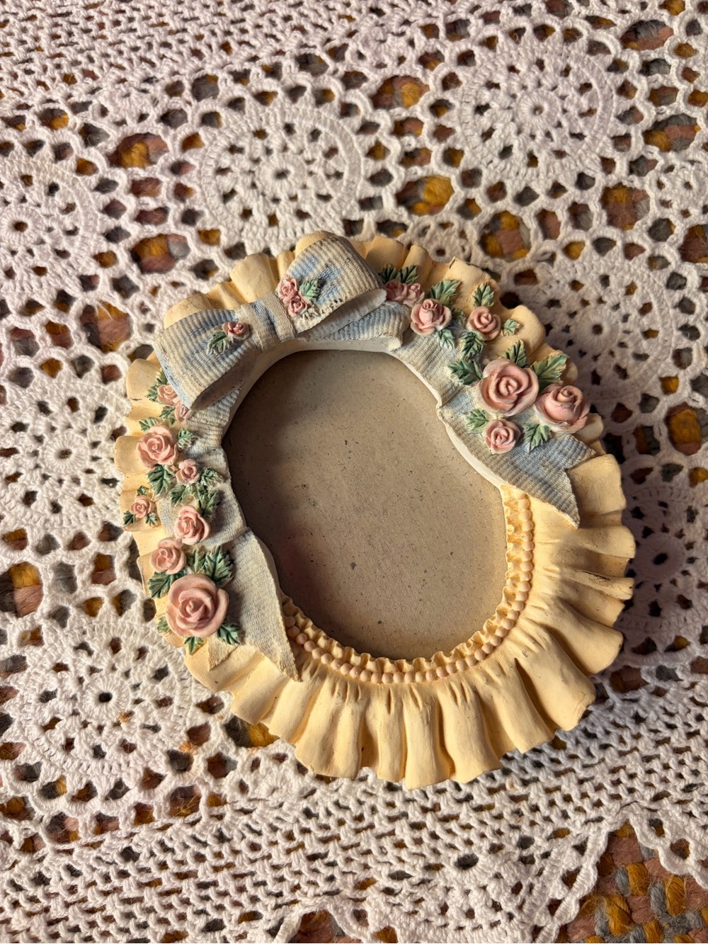 🎀🌸✨ Vintage Ceramic Floral Frame – Blue Bow & Pink Roses ✨🌸🎀